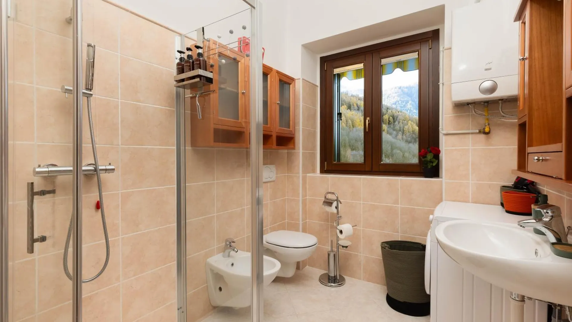 Aprica Favoloso Con Terrazzo Wi-Fi Netlix 4 Ospiti Comodi 3 Minuti Dalle Piste -Davvero Comodo